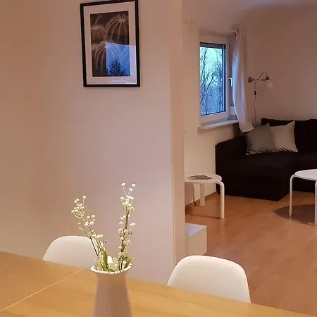 Cozy Close To Outlets&train Station.