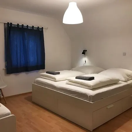 Cozy Close To Outlets&train Station. *