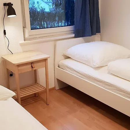 Apartament Cozy Close To Outlets&train Station.
