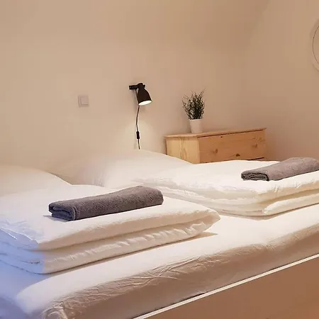 Cozy Close To Outlets&train Station. *